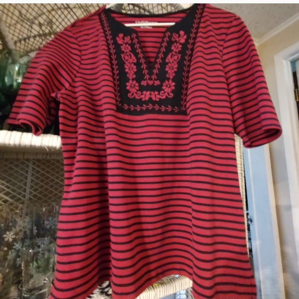 Croft & Barrow embroidery yoke t-shirt. New. Petite large.